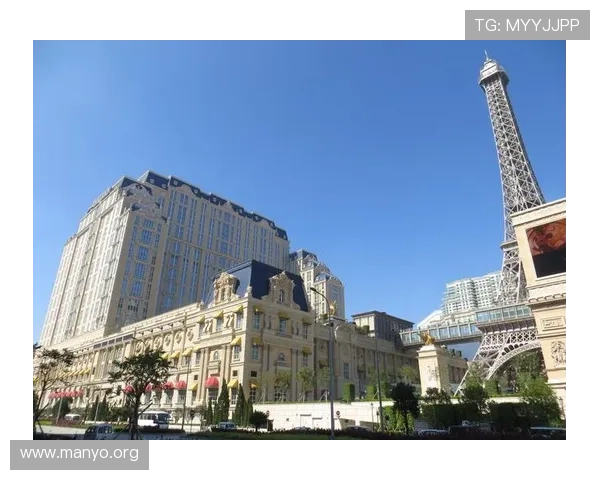 澳门巴黎人欢迎宾客享受丰富多彩的娱乐表演与高端餐饮服务